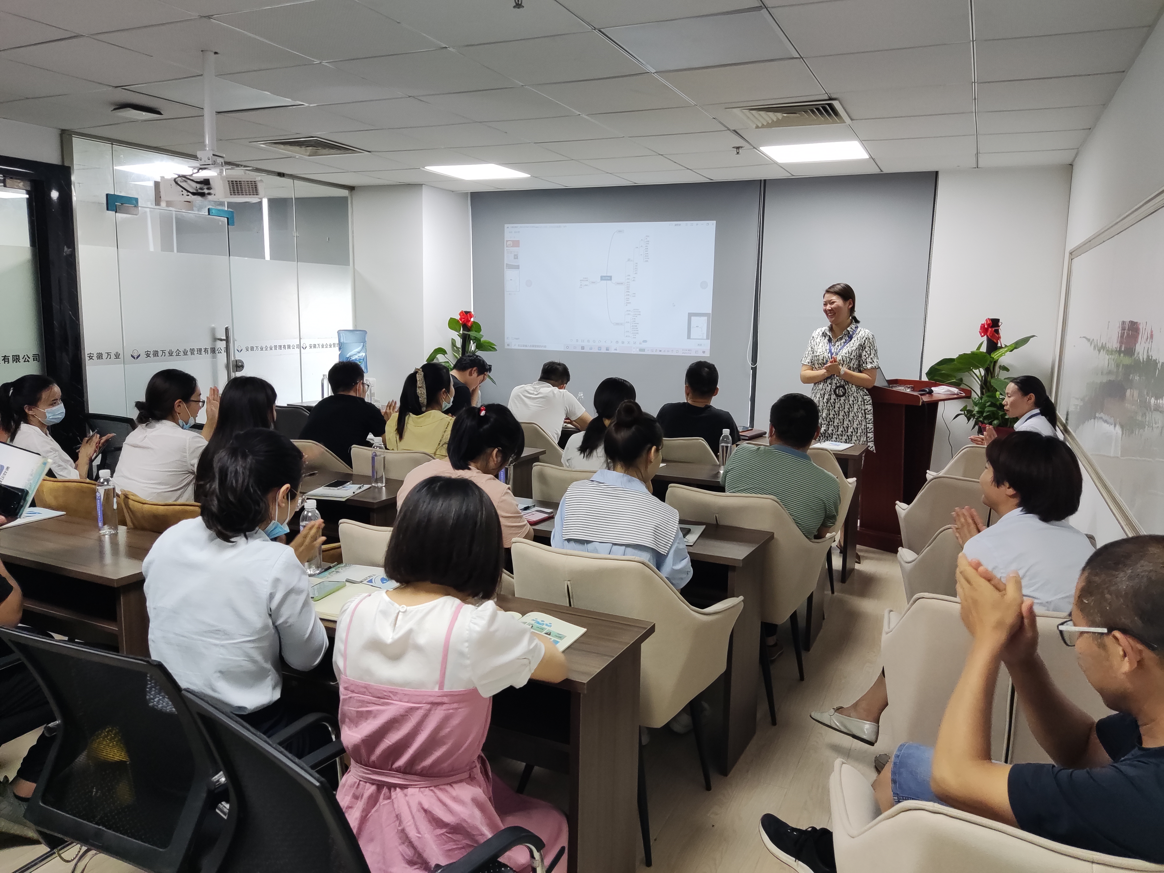 安徽萬業(yè)《建筑企業(yè)，如何突破重圍》公益講座圓滿結(jié)束